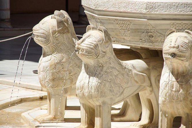 Alhambra Tour & ticket: Nasrid Palaces, Alcazaba & Generalife - The Nasrid Palaces: the main reason to book