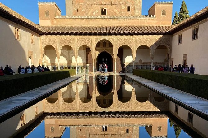 Alhambra Tour & ticket: Nasrid Palaces, Alcazaba & Generalife - The Alcazaba and its fortress character