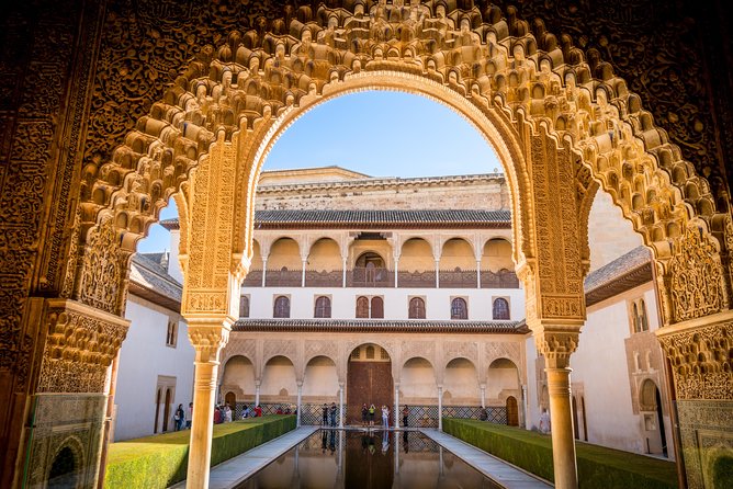 Alhambra Tour & ticket: Nasrid Palaces, Alcazaba & Generalife - Generalife Gardens and the quieter finish