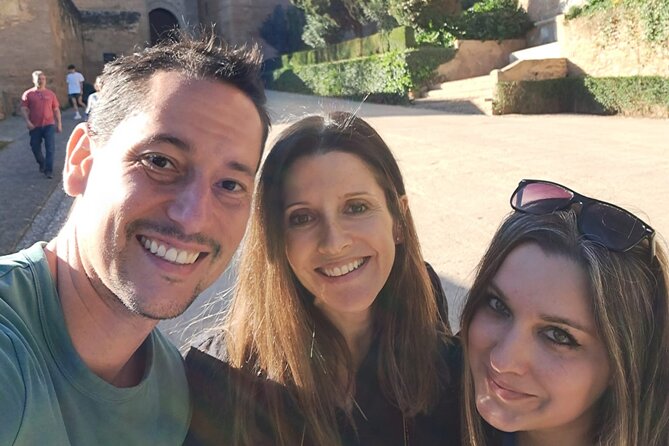 Alhambra Unique Experience: Private visit with official guide - Why a private visit changes the Alhambra