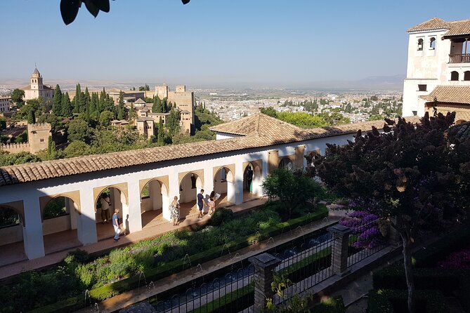 Alhambra Unique Experience: Private visit with official guide - Generalife gardens: a quieter change of pace