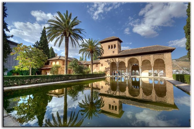 Alhambra Visit with Private Official Guide in Granada - The Nasrid Palaces and Patio de los Leones