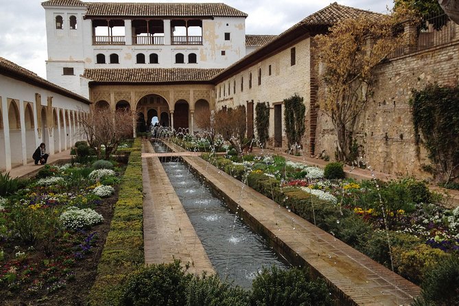 Alhambra Visit with Private Official Guide in Granada - The Alcazaba and the limits of three hours