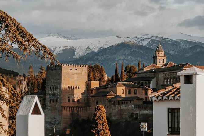 Alhambra with Nazaries Palaces Private Tour - Key points at a glance
