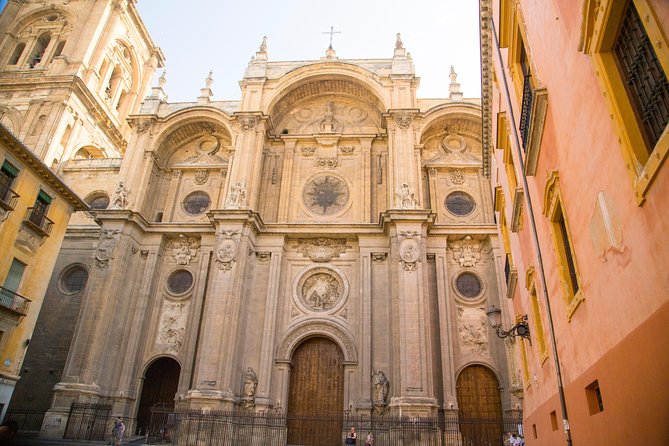 Best of Granada guided tour - The Alaicería and Granada’s old Moorish bazaar
