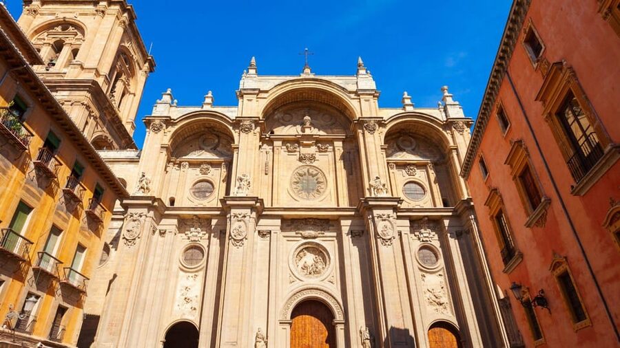 Best of Granada: Private Walking Tour with a Local - Walking through the Albaicín