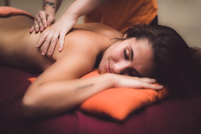 Custom Massage: 1 hour - A quiet hour in the middle of Granada