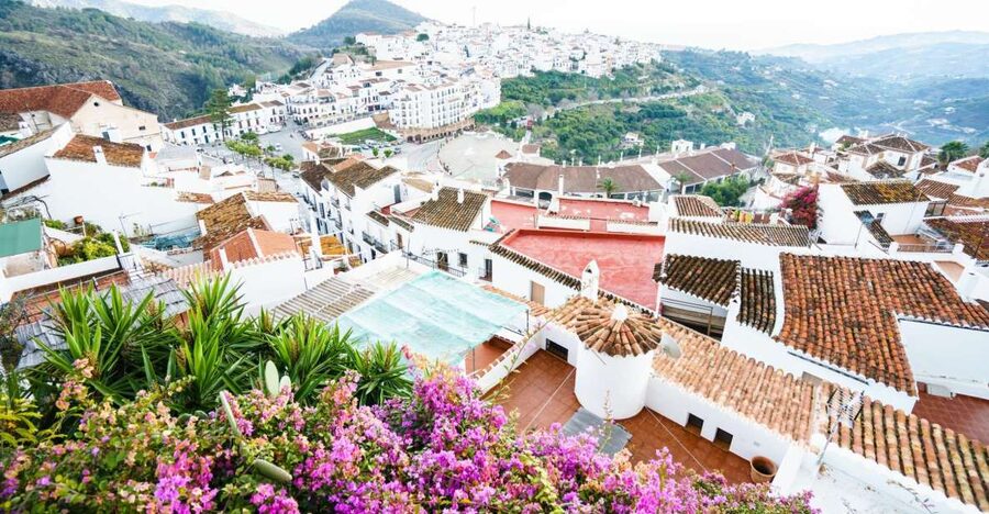 Day Tour to Frigiliana & Nerja from Granada - Why Frigiliana and Nerja work well together
