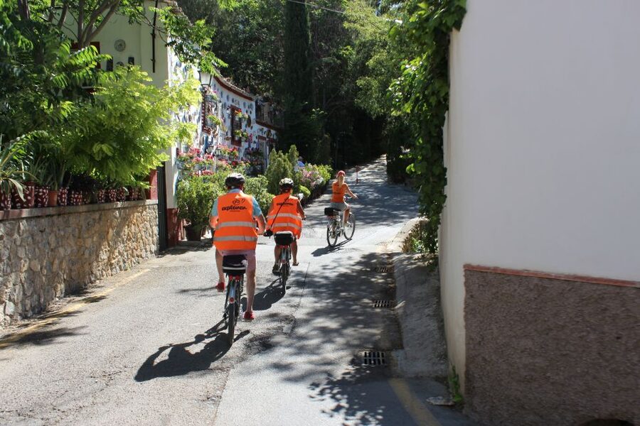 Electric Bike Tour with 2 Options to Explore Granada - The 10-minute practice session comes first