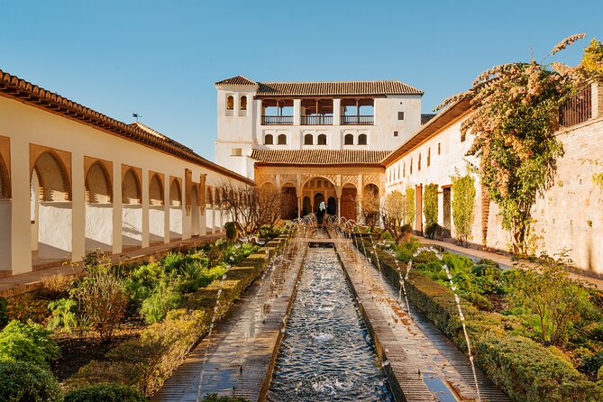 Exclusive Private Alhambra Tour with a Historian - Generalife gardens and the summer palace