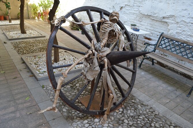 Exhibition Inquisition Instruments of Torture in Granada - Why the short length can be a strength
