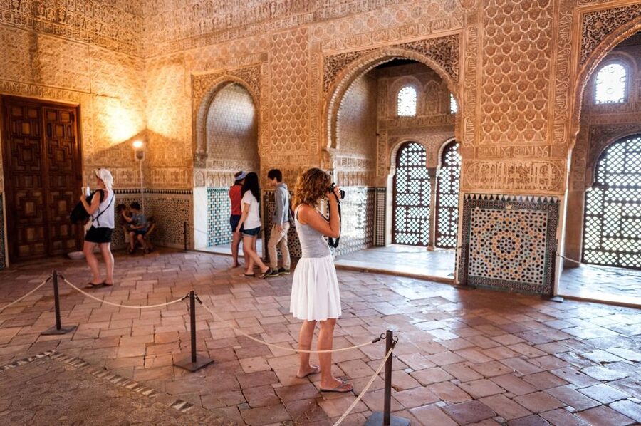 Fast-Track Alhambra & Nasrid Palaces Guided Tour - Why a guided Alhambra visit is worth considering