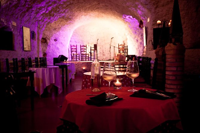Flamenco Show in a Cave Restaurant in Granada - What happens during the one-hour performance