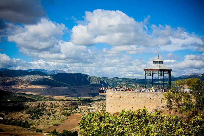 From Granada: Premium Ronda Trip & Guided Highlights Experience - A guided first look at Ronda