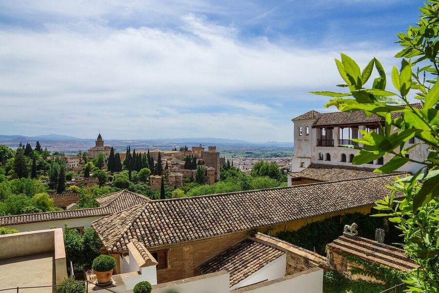 From Málaga: Sunset Alhambra Tour with Tickets - The return meeting point needs attention