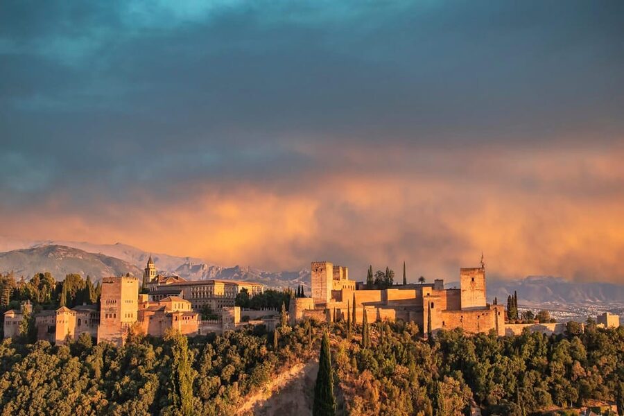From Málaga: Sunset Alhambra Tour with Tickets - A long afternoon from Málaga to Granada