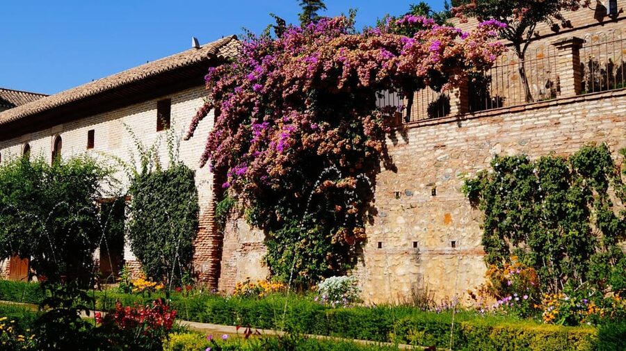 From Málaga: Sunset Alhambra Tour with Tickets - Why the Nasrid Palaces matter most