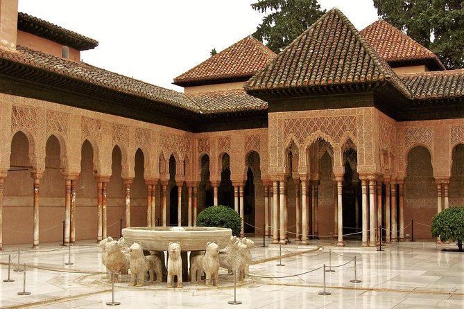Full Alhambra tour with preferential access (SPANISH language) - Starting at the Alhambra Ticket Office
