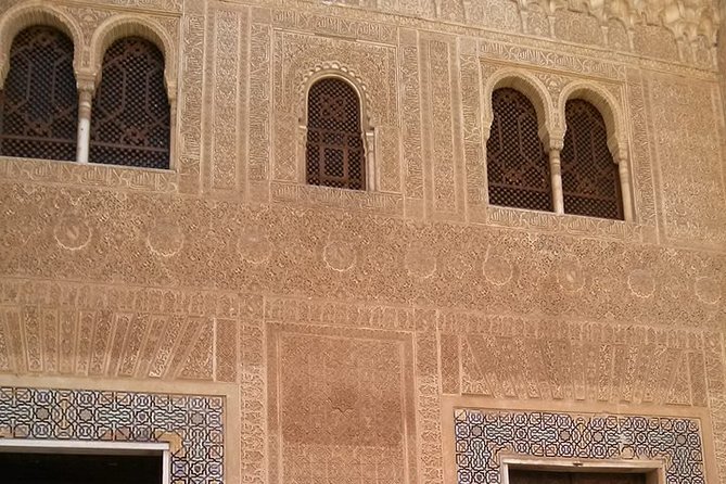 Going to Alhambra? 3 hrs Private Tour! Skip the long lines to visit the Alhambra - The Nasrid Palaces: the heart of the visit