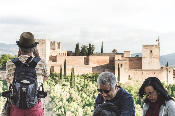 Golden Hour in Granada: Sunset Walking Tour with Play Granada - Plaza Larga and daily Albayzín life