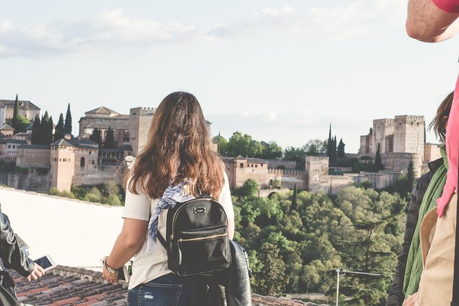 Golden Hour in Granada: Sunset Walking Tour with Play Granada - Paseo de los Tristes and the return