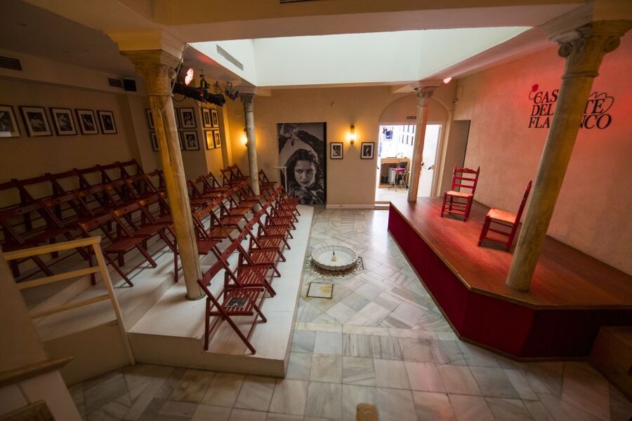 Granada: 1-Hour Traditional Flamenco Show - Arriving at Cuesta Gomerez 11