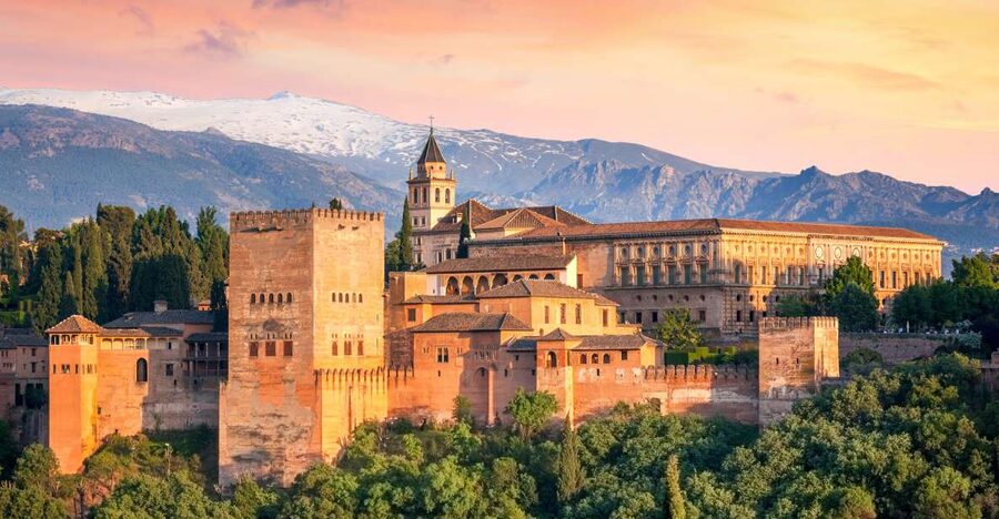 Granada: 3-Hour Alhambra and Generalife Gardens Guided Tour - Why the Alhambra needs a guide