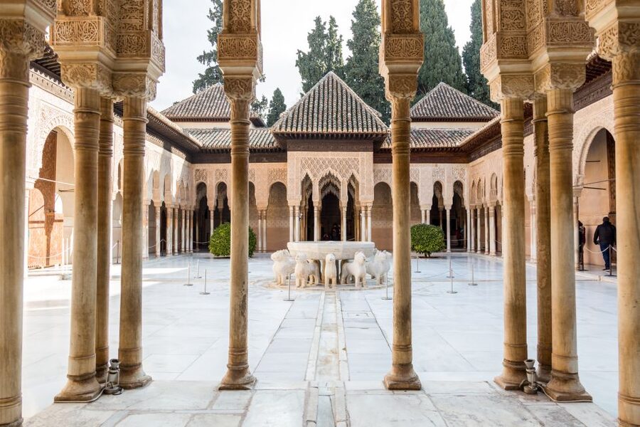 Granada: 3-Hour Alhambra and Generalife Gardens Guided Tour - Meeting your guide at the ticket-office plaza