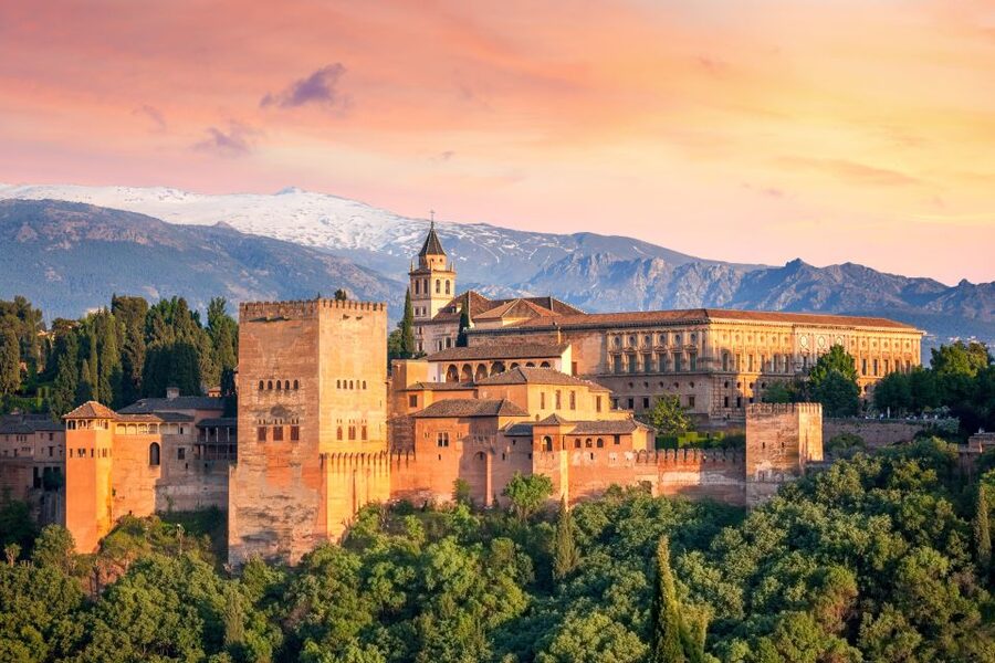 Granada: 3-Hour Alhambra and Generalife Gardens Guided Tour - Islamic art, inscriptions, and hidden details