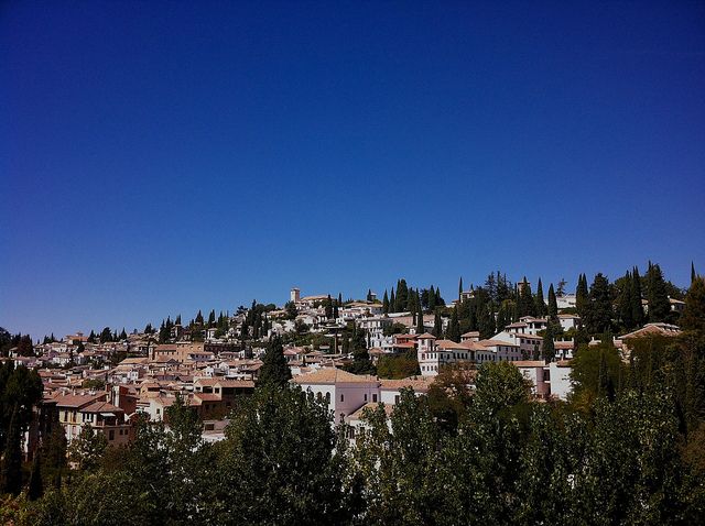 Granada Albaicín: 2.5-Hour Tapas & Drinks Walking Tour - Who should book this Albaicín walk?