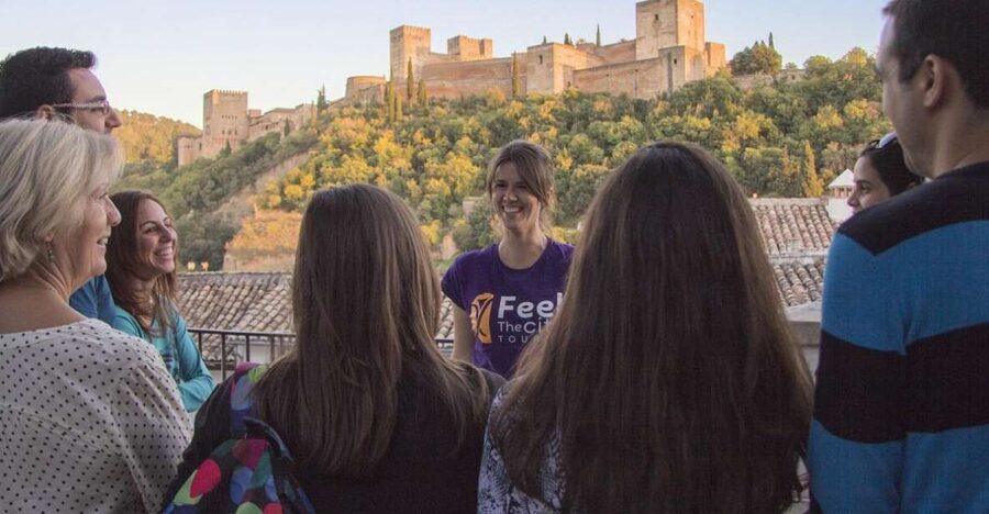 Granada: Albaicín and Sacromonte 2.5-Hour Walking Tour - The Alhambra views are part of the lesson
