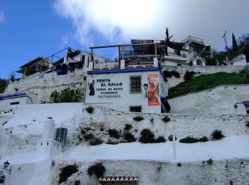 Granada: Albaicín and Sacromonte 2.5-Hour Walking Tour - Sacromonte and the cave neighborhood