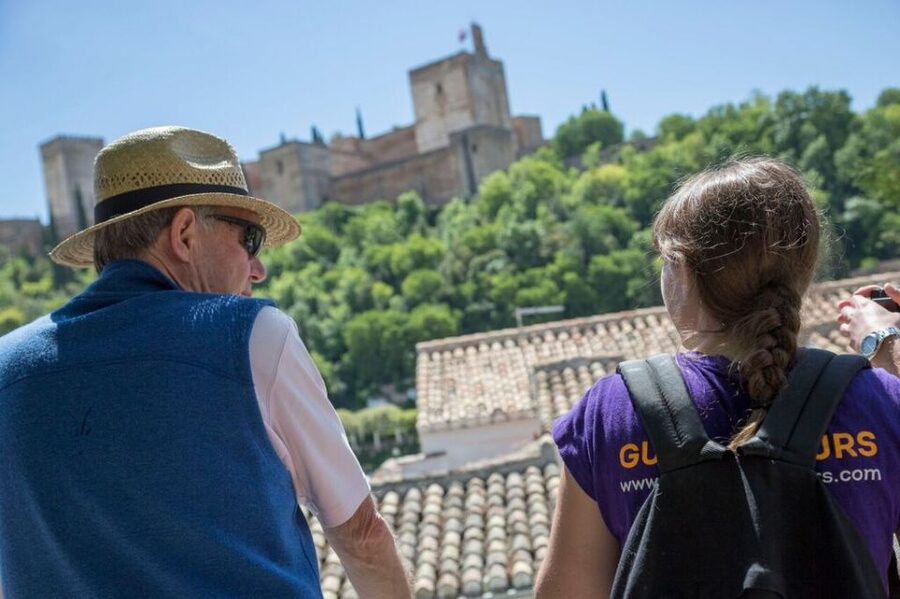 Granada: Albaicín and Sacromonte 2.5-Hour Walking Tour - Tips for making the most of the route