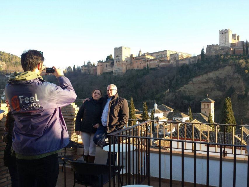 Granada: Albaicín and Sacromonte 2.5-Hour Walking Tour - Albaicín’s lanes and Granada’s Moorish plan