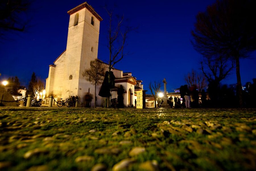 Granada: Albaicin and Sacromonte Evening Walking Tour - Key points to know before booking