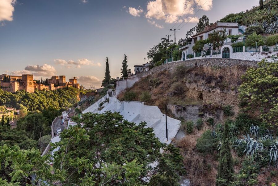 Granada: Albaicin and Sacromonte Evening Walking Tour - Why an evening walk works so well in Granada