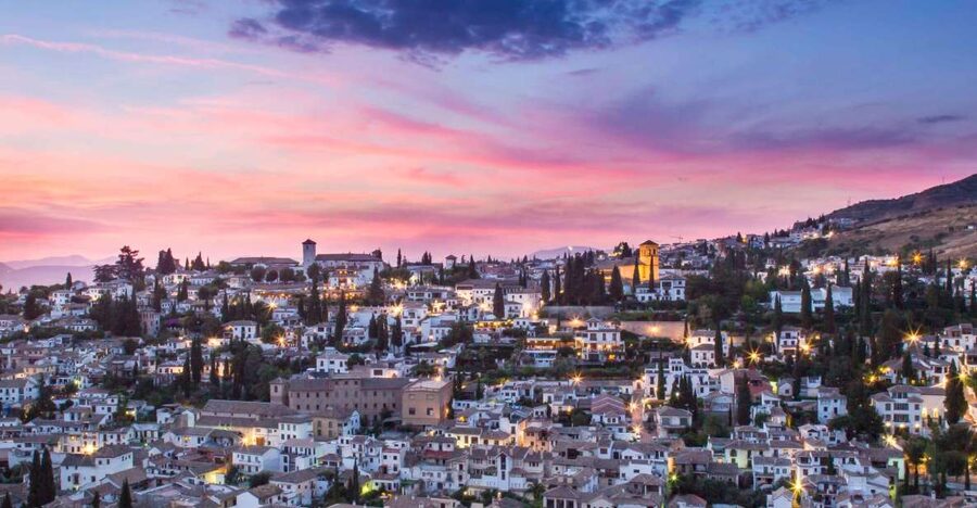 Granada: Albaicin and Sacromonte Evening Walking Tour - La Calderería and the first Moorish lanes