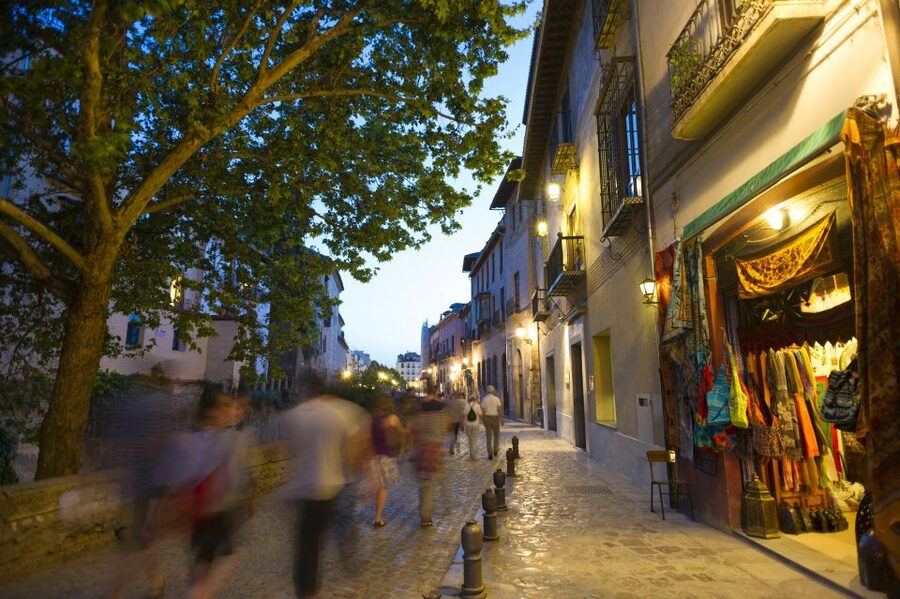 Granada: Albaicin and Sacromonte Evening Walking Tour - Cuesta del Chapiz and the route downhill
