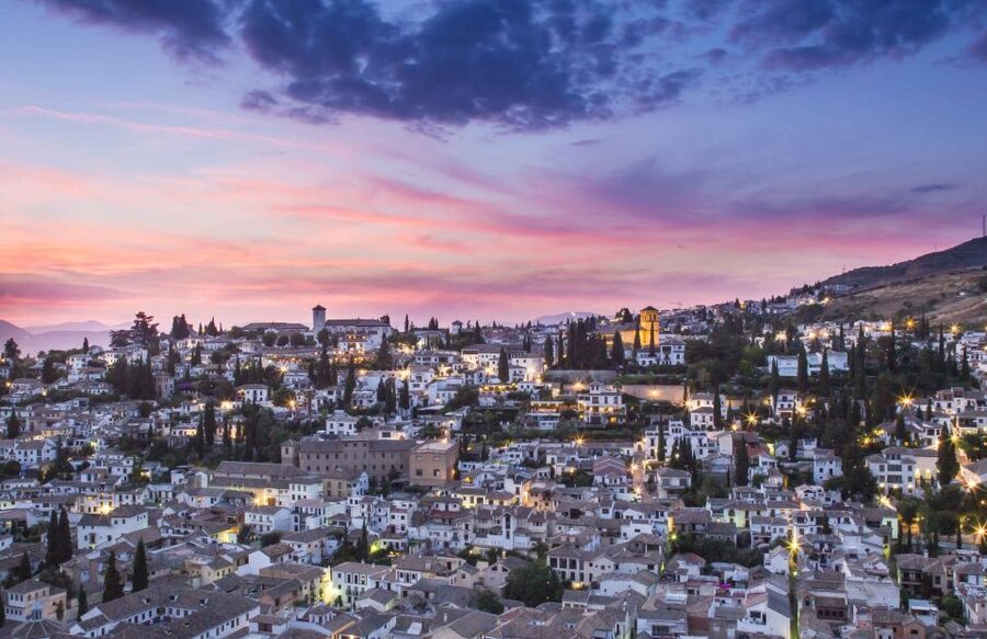 Granada: Albaicin and Sacromonte Evening Walking Tour - Starting at Plaza Isabel la Católica