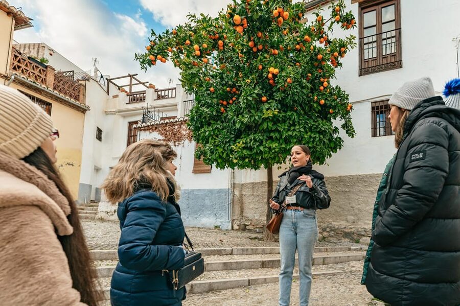 Granada: Albaicín and Sacromonte Guided Sunset Walking Tour - Key points to know before booking