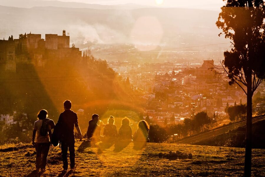 Granada: Albaicín and Sacromonte Guided Sunset Walking Tour - El Bañuelo, the Grand Mosque, and the city’s changing faiths