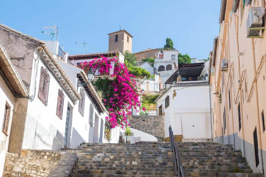 Granada: Albaicín and Sacromonte Guided Walking Tour - Paseo de los Tristes and the old route to the river