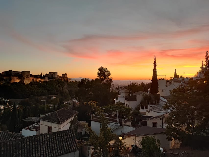 Granada: Albaicín and Sacromonte Sunset Tour & Flamenco Show - Key points to know before booking