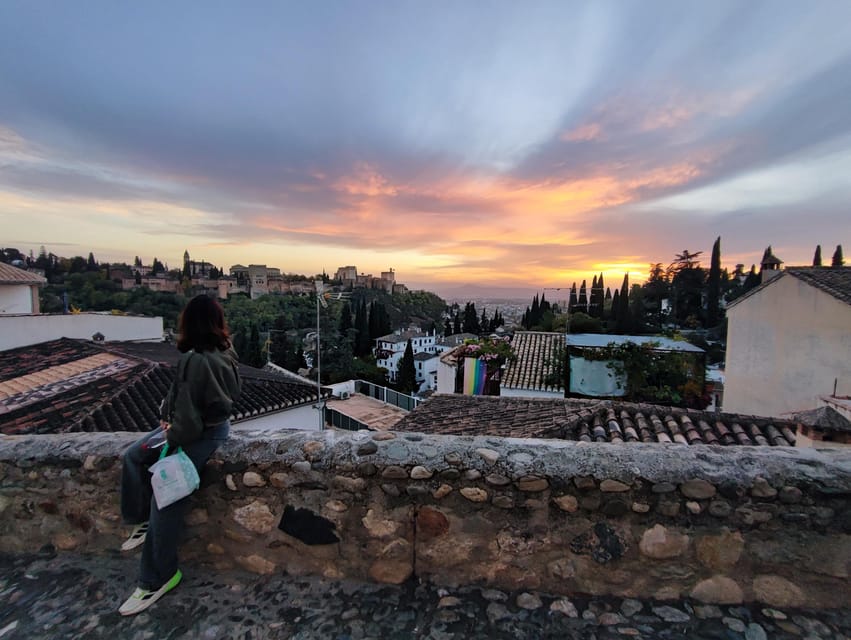 Granada: Albaicín and Sacromonte Sunset Tour & Flamenco Show - Ten minutes at San Nicolás viewpoint