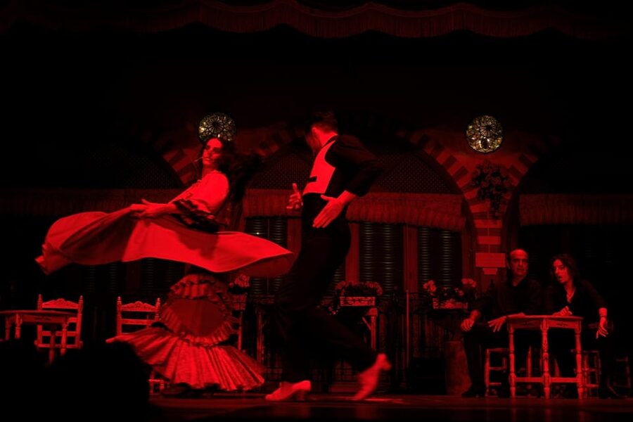 Granada: Albaicín and Sacromonte Sunset Tour & Flamenco Show - Sacromonte and the cave-house quarter