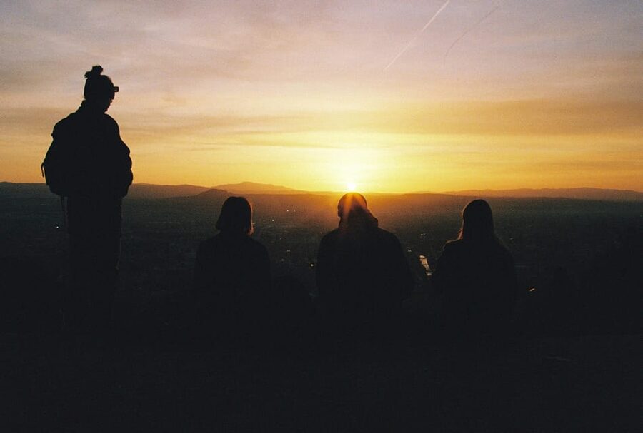 Granada: Albaicín and Sacromonte Sunset Tour & Flamenco Show - Albaicín’s uphill lanes and medieval story