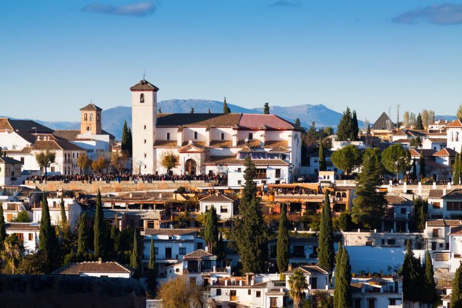 Granada: Albaicín and Sacromonte Walking Tour - Entering the Albaicín by narrow lanes