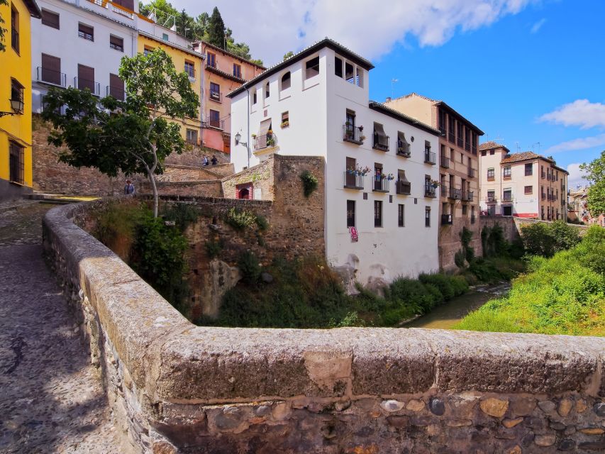 Granada: Albaicín and Sacromonte Walking Tour - Sacromonte’s caves and Gypsy culture