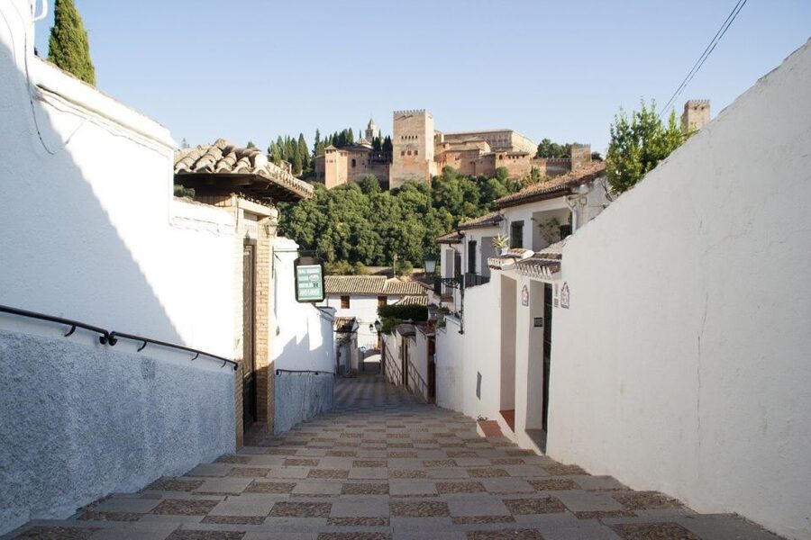 Granada: Albaicín, Sacromonte & Museum of Caves Walking Tour - Key points at a glance