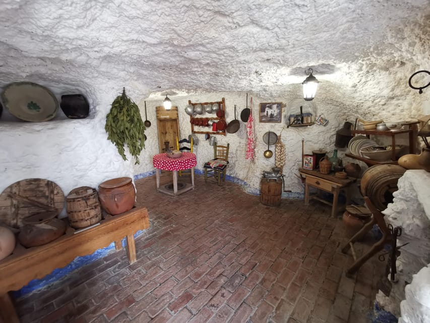 Granada: Albaicín, Sacromonte & Museum of Caves Walking Tour - What the $35 price includes